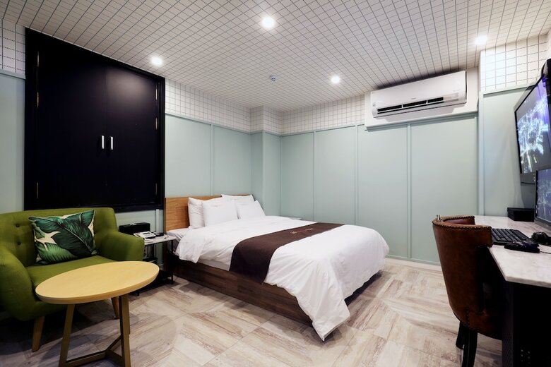 Sm Boutique Hotel