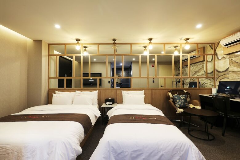 Sm Boutique Hotel