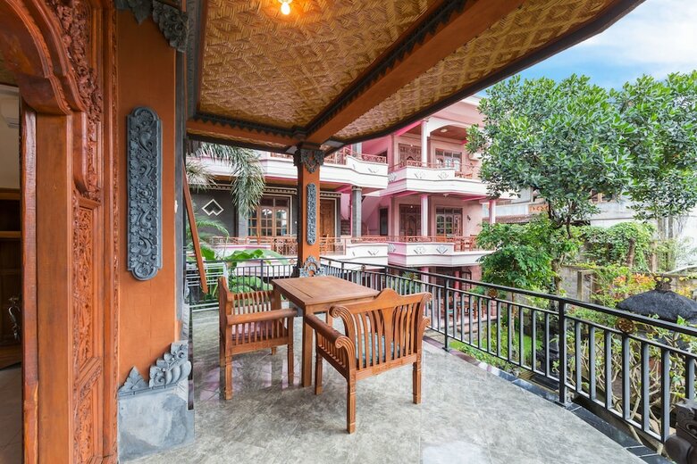 Bed & Breakfast Sayong House