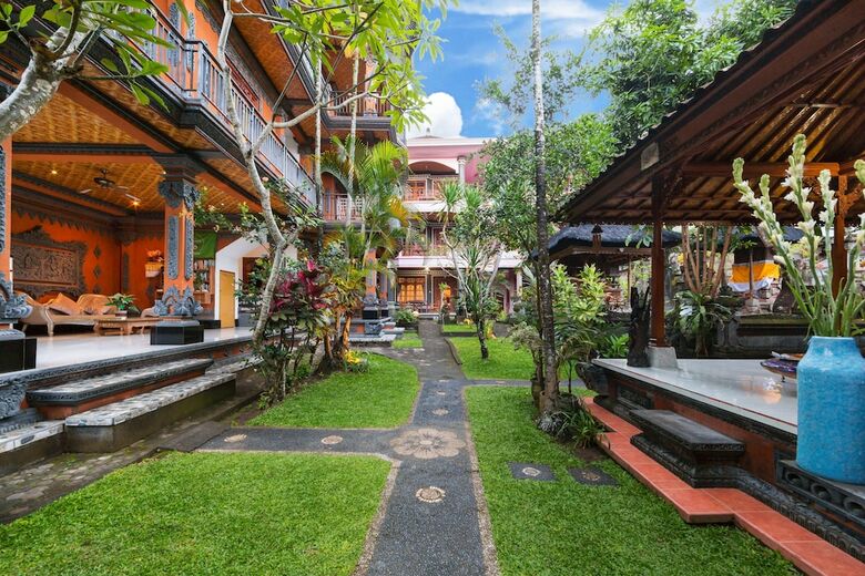 Bed & Breakfast Sayong House
