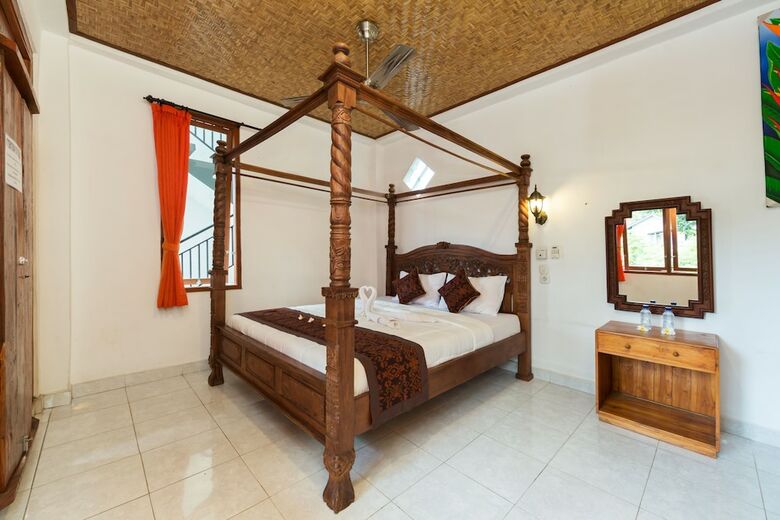Bed & Breakfast Sayong House