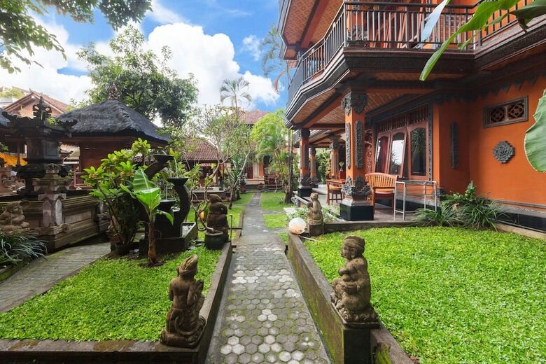 Bed & Breakfast Sayong House