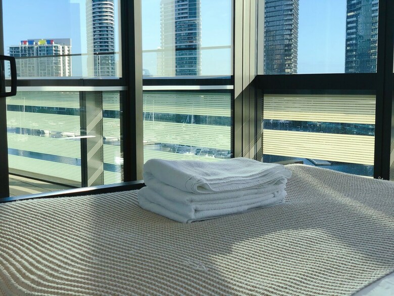 Melbourne Docklands Luxury Seaview Apartment