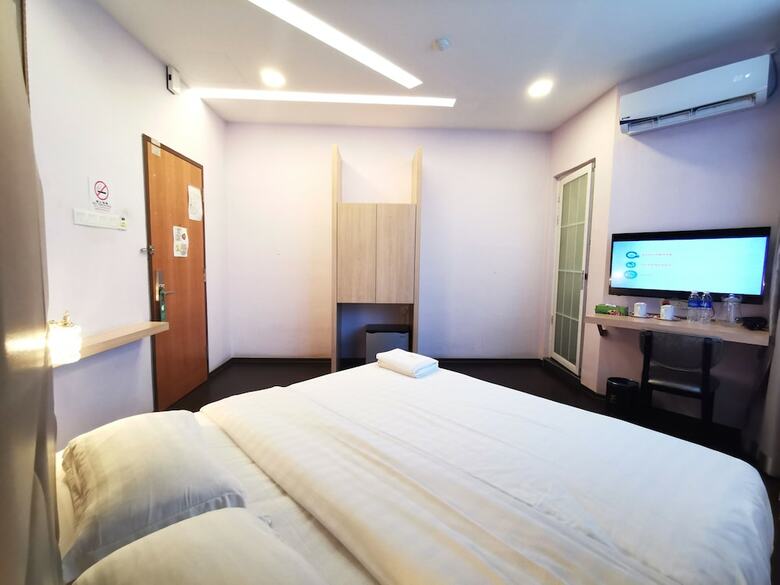 Oyo 89423 Zenz Hotel