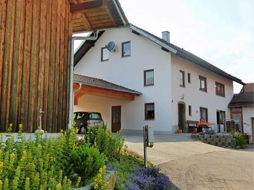 Cozy Apartment In Gleissenberg Bavaria Near Forest