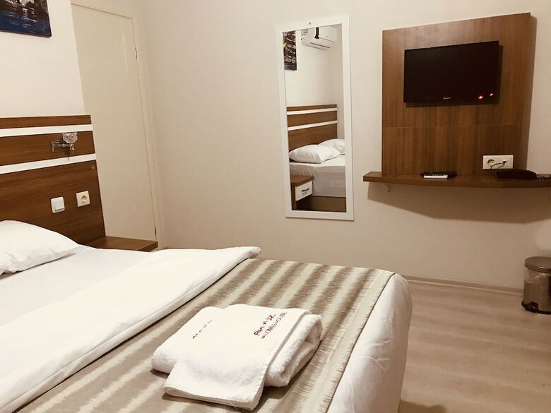 Hotel Akyuz Rooming House