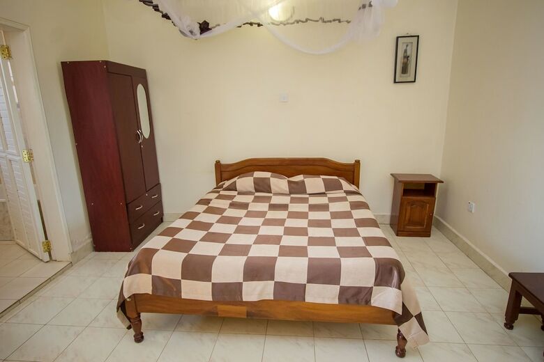 Golden Tripod Hotel