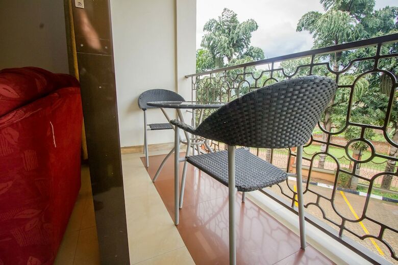 Crown Suites Hotel