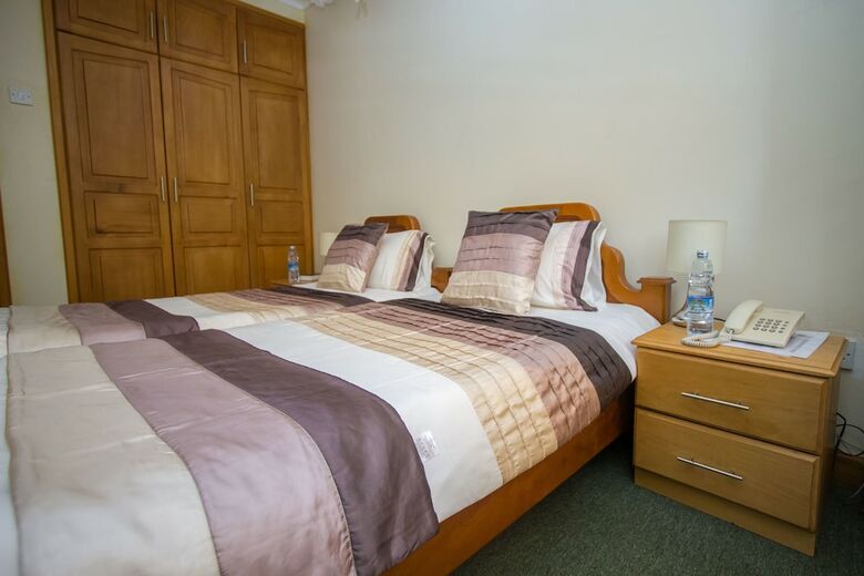 Crown Suites Hotel