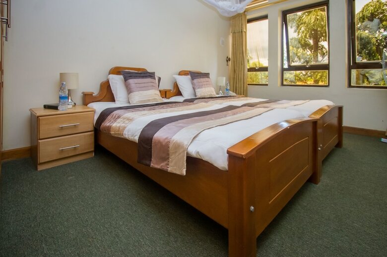 Crown Suites Hotel