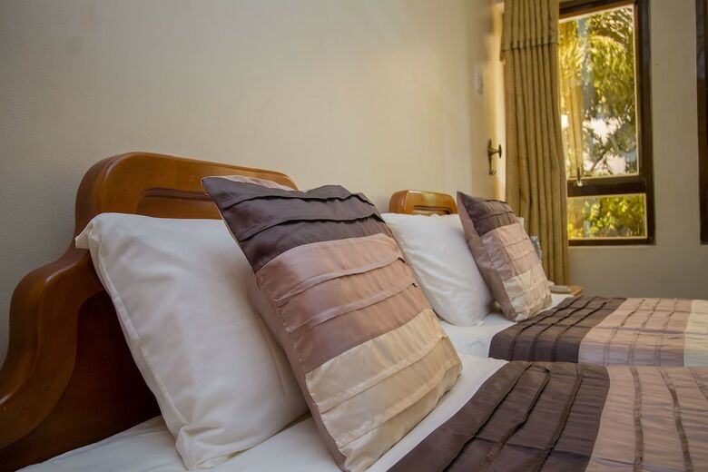 Crown Suites Hotel