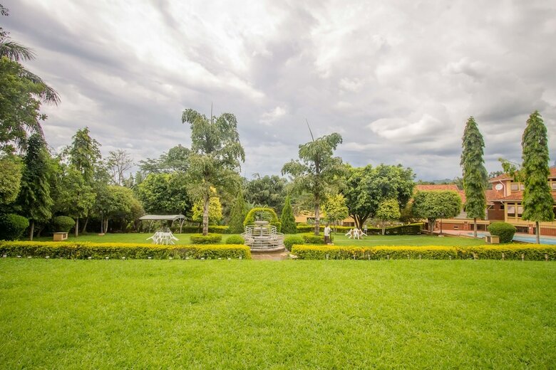 Crown Suites Hotel