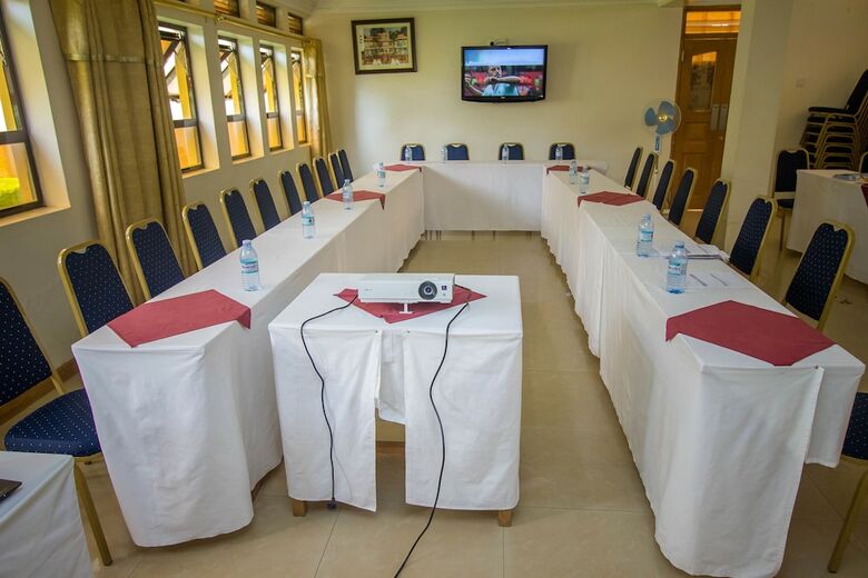 Crown Suites Hotel