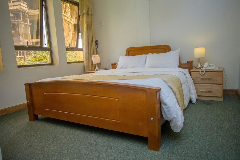 Crown Suites Hotel