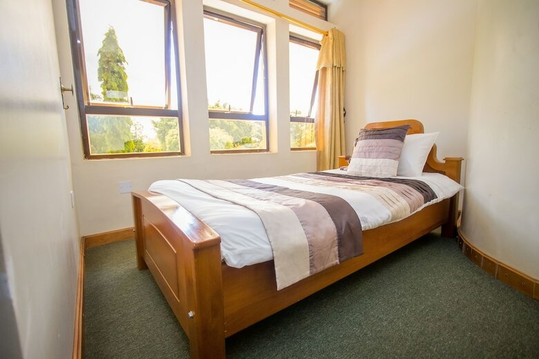 Crown Suites Hotel