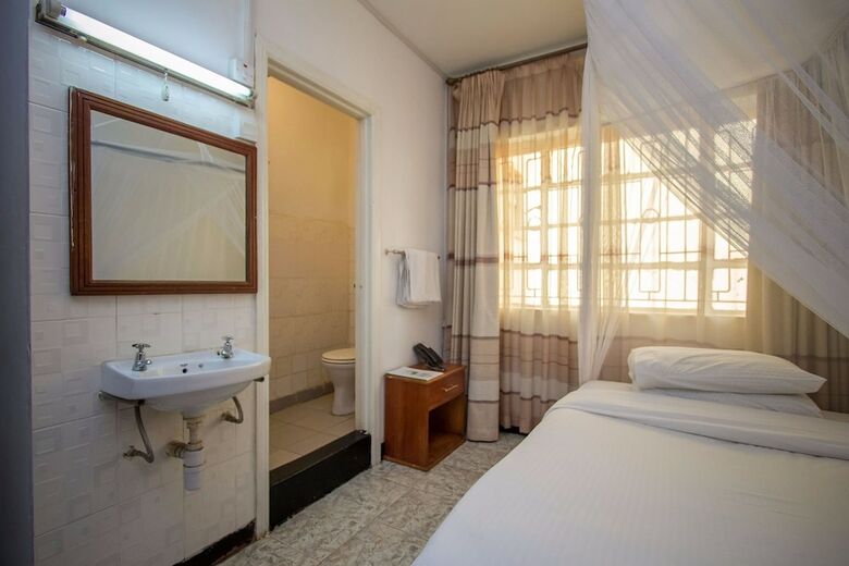 Hotel Embassy