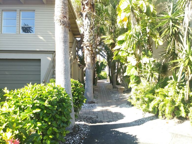 Turtle Crawl Inn