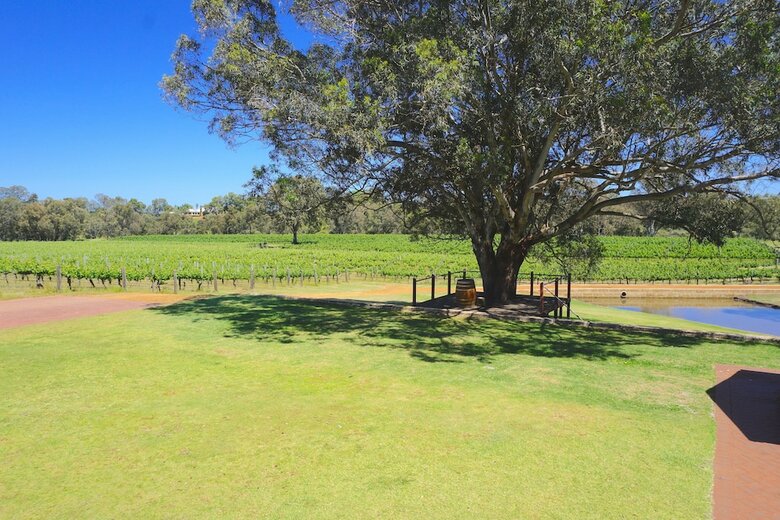 Vineyard Cottage At Upper Reach Winery