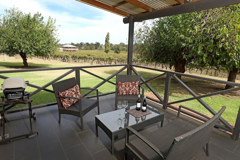 Vineyard Cottage At Upper Reach Winery