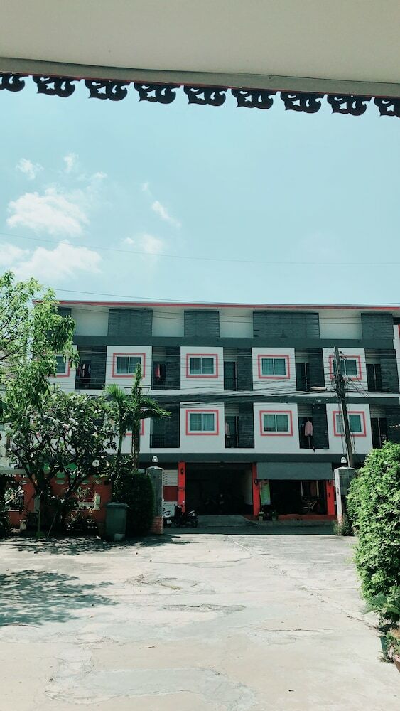 Hotel Paradise Resort Buriram