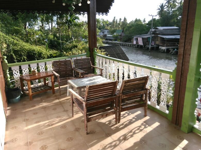 Hotel Rueanphen Homestay