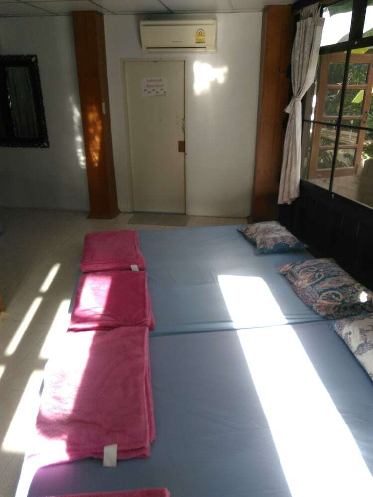Hotel Rueanphen Homestay