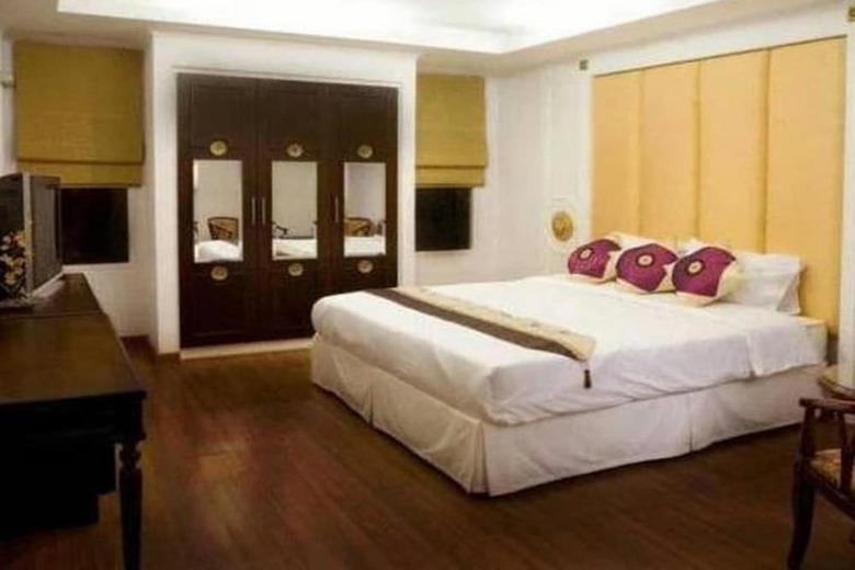 Hotel The Point Residence