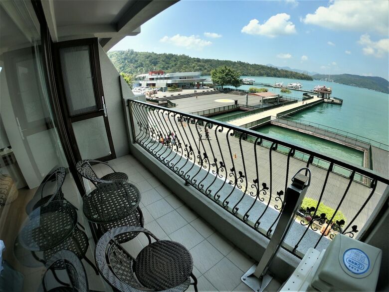 Ming Yue Lakeview Hotel