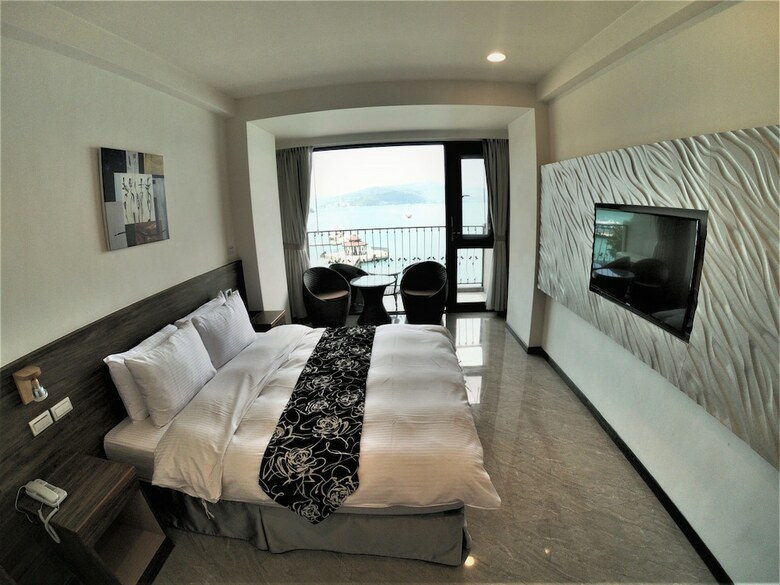 Ming Yue Lakeview Hotel