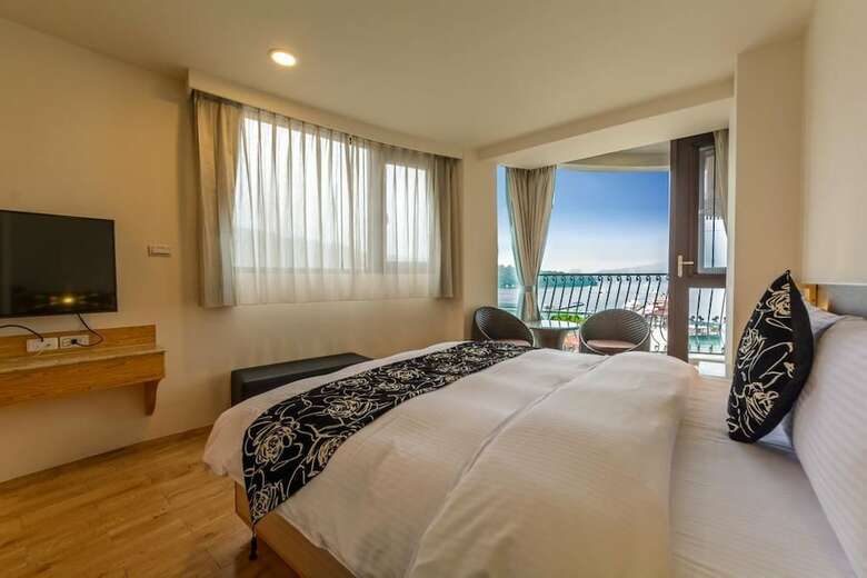 Ming Yue Lakeview Hotel