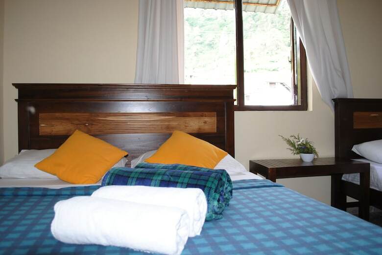 Hotel Comfort Inn & Hostel
