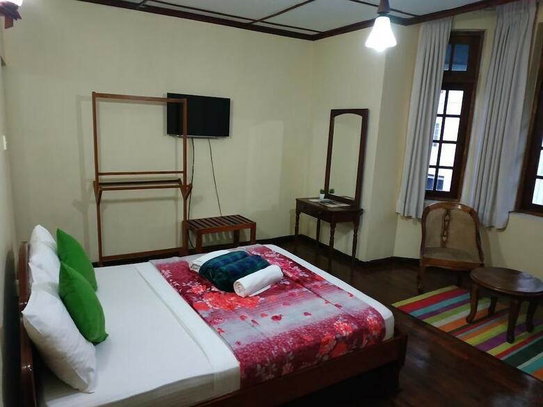Hotel Comfort Inn & Hostel