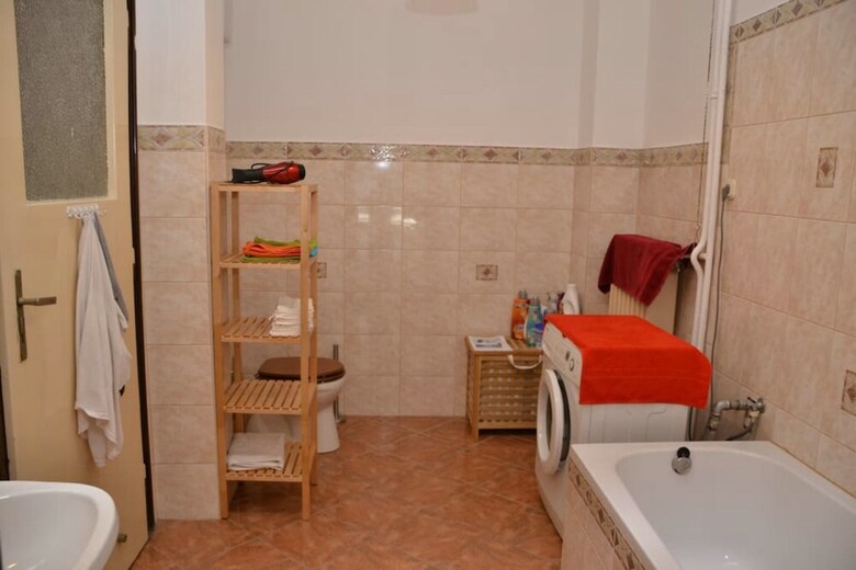 City Center Apartment For 7