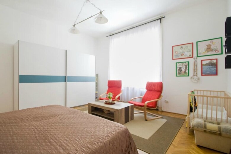 City Center Apartment For 7