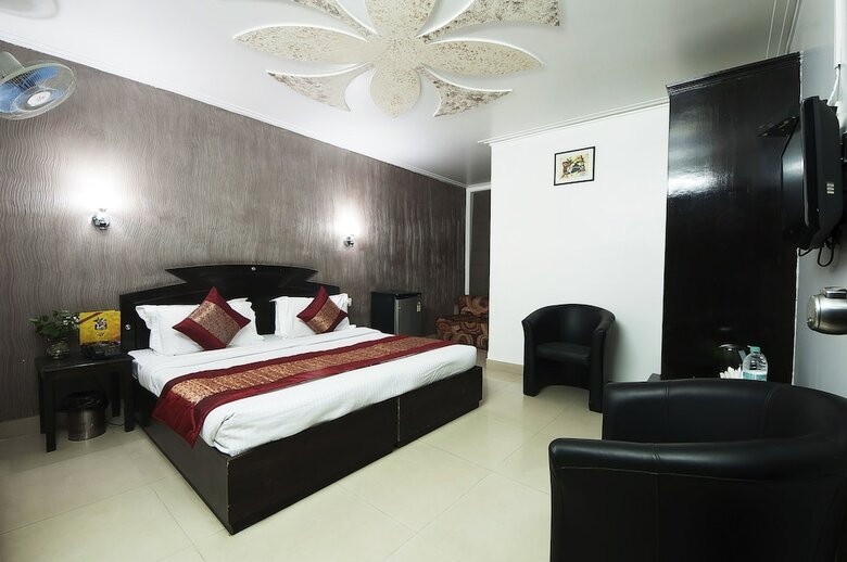 Airport Hotel Paradise Inn
