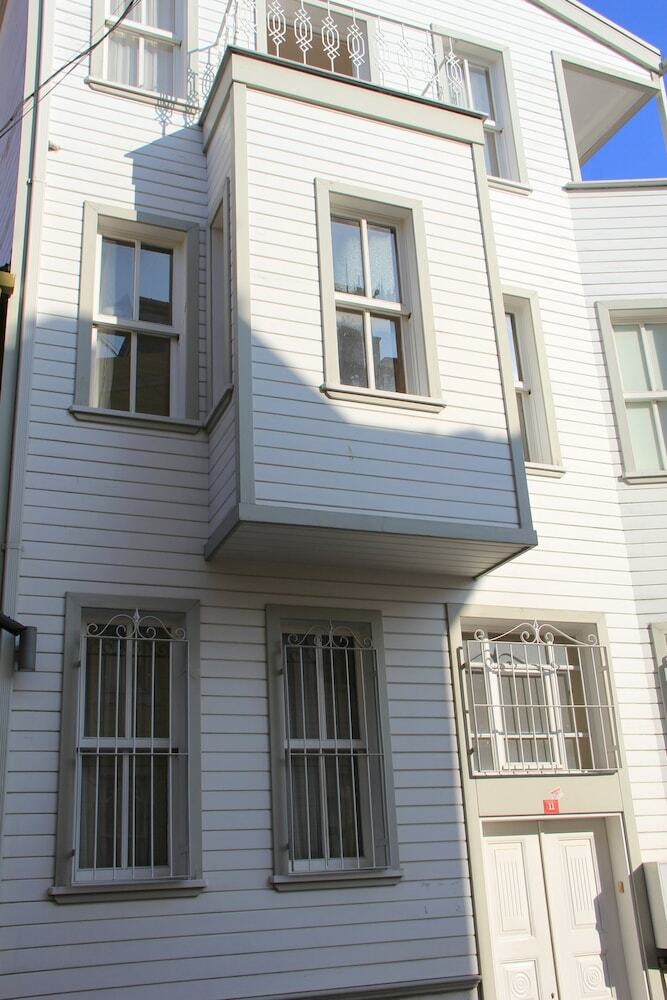 Jasmine Apartment
