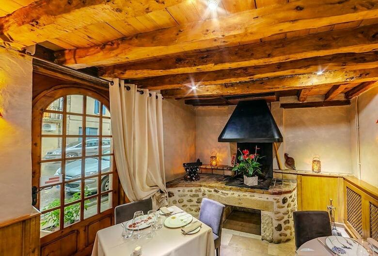 Hotel H�tel Restaurant Les Remparts