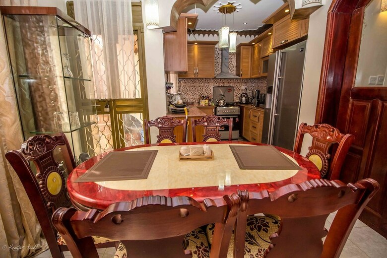 Apartamentos Albert Suites