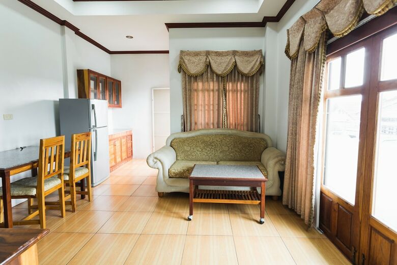 Hotel Lert Prasert House