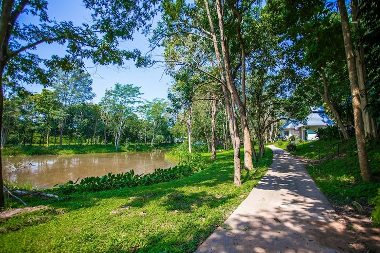 Hotel Sappraiwan Elephant Resort & Sanctuary