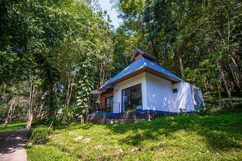 Hotel Sappraiwan Elephant Resort & Sanctuary