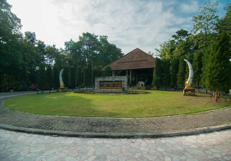 Hotel Sappraiwan Elephant Resort & Sanctuary