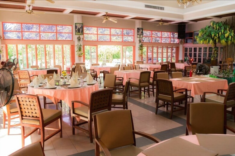 Hotel Sappraiwan Elephant Resort & Sanctuary