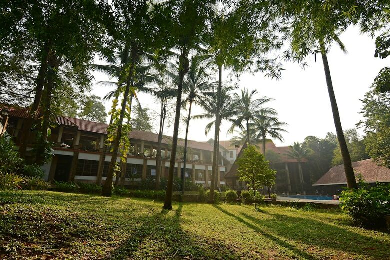 Hotel Sappraiwan Elephant Resort & Sanctuary