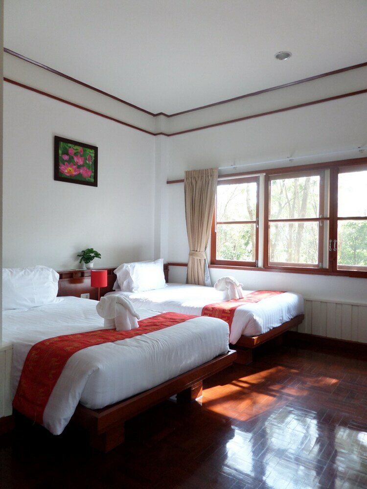 Hotel Sappraiwan Elephant Resort & Sanctuary