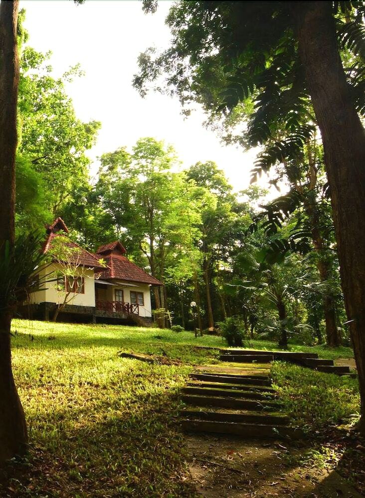 Hotel Sappraiwan Elephant Resort & Sanctuary