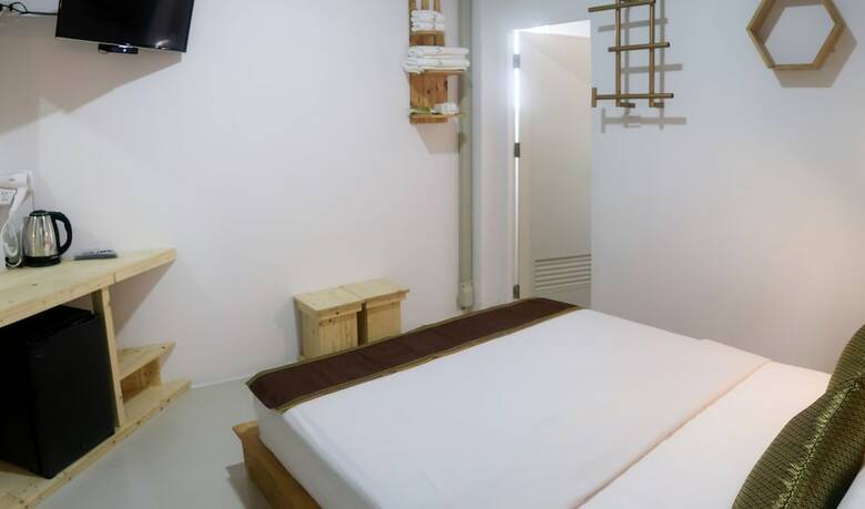 Baan Urt Suratthani Airport Hotel