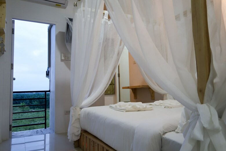 Baan Urt Suratthani Airport Hotel