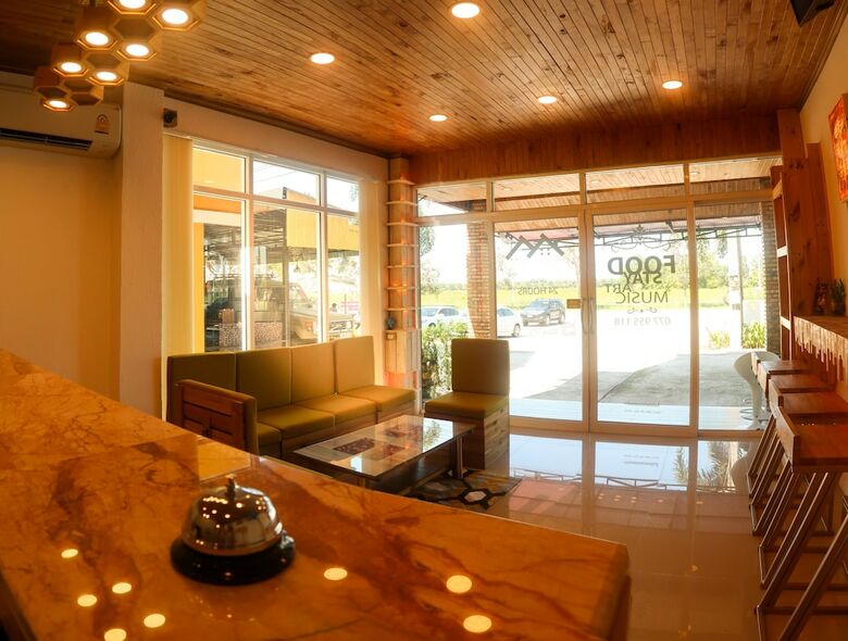 Baan Urt Suratthani Airport Hotel