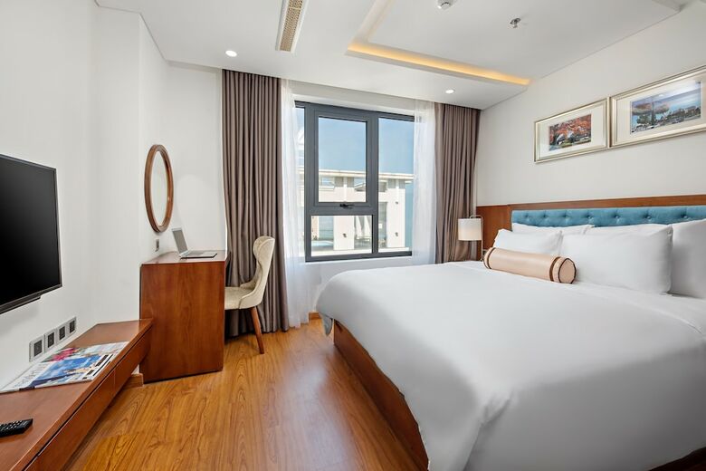 Paris Deli Danang Beach Hotel